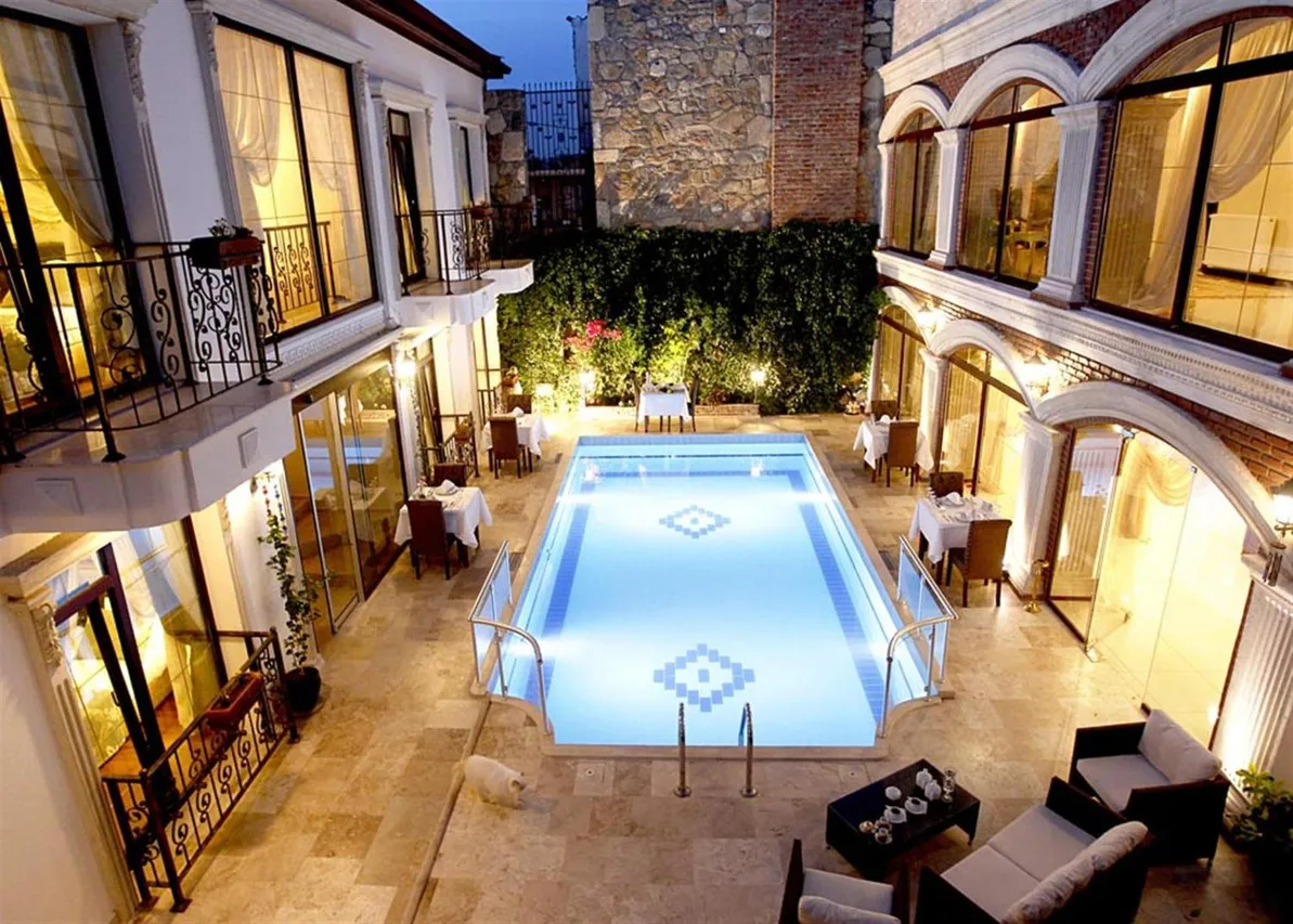 Saint John Hotel — rooms and atmosphere