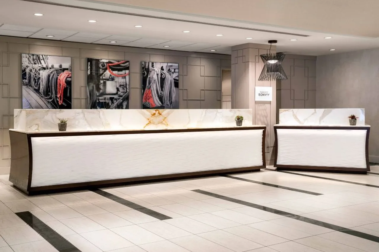 San Francisco Marriott Fisherman's Wharf — rooms and atmosphere