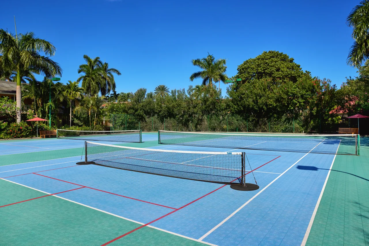 Sandals Grande Antigua Resort & Spa — rooms and atmosphere