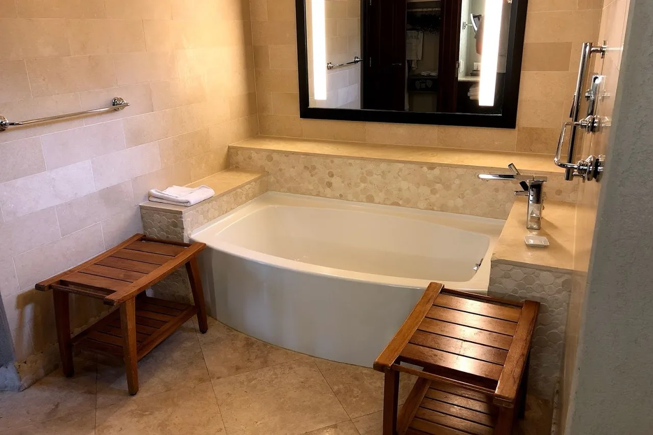 Sandals Grande Antigua Resort & Spa — rooms and atmosphere