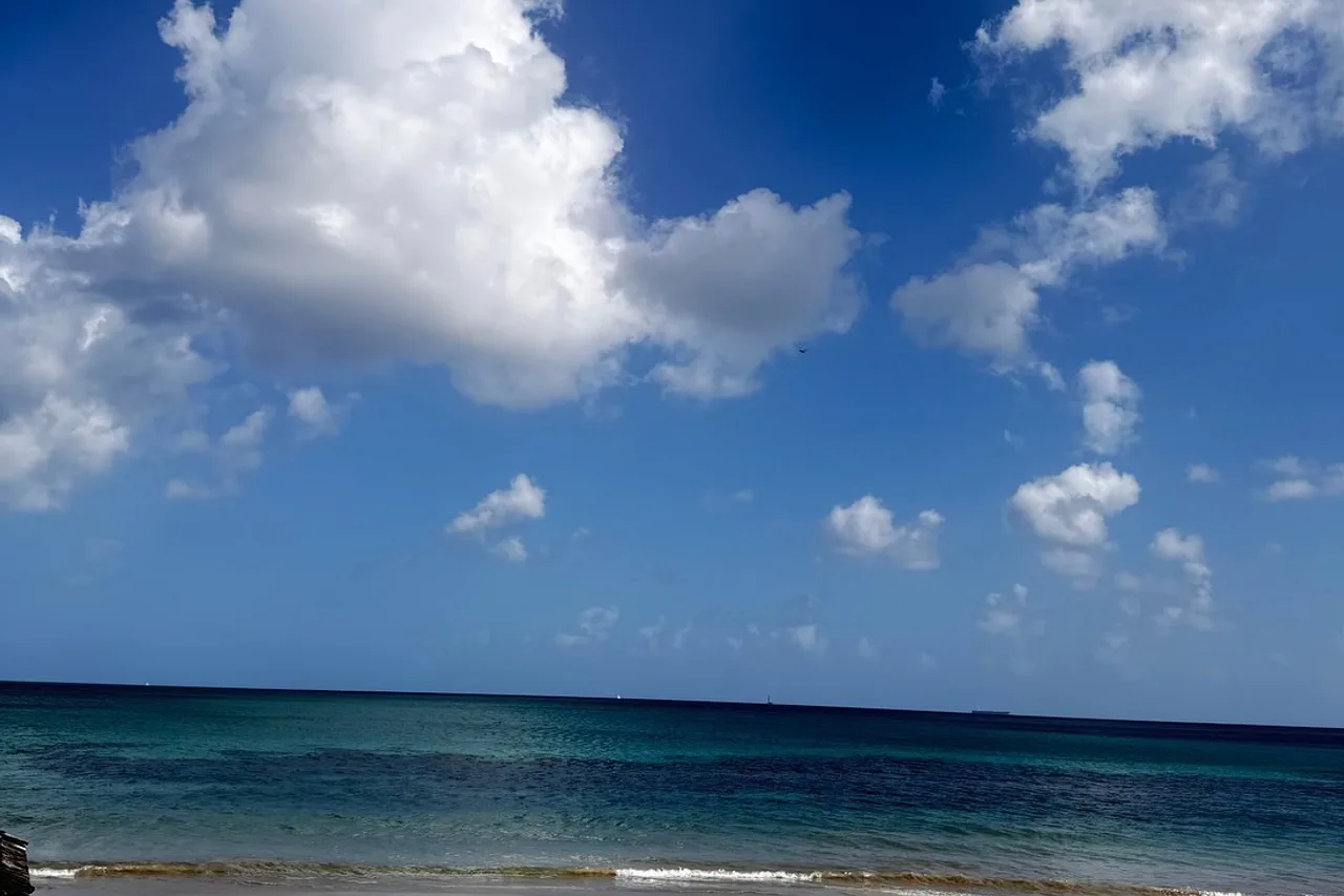 Sandals Halcyon Beach — rooms and atmosphere