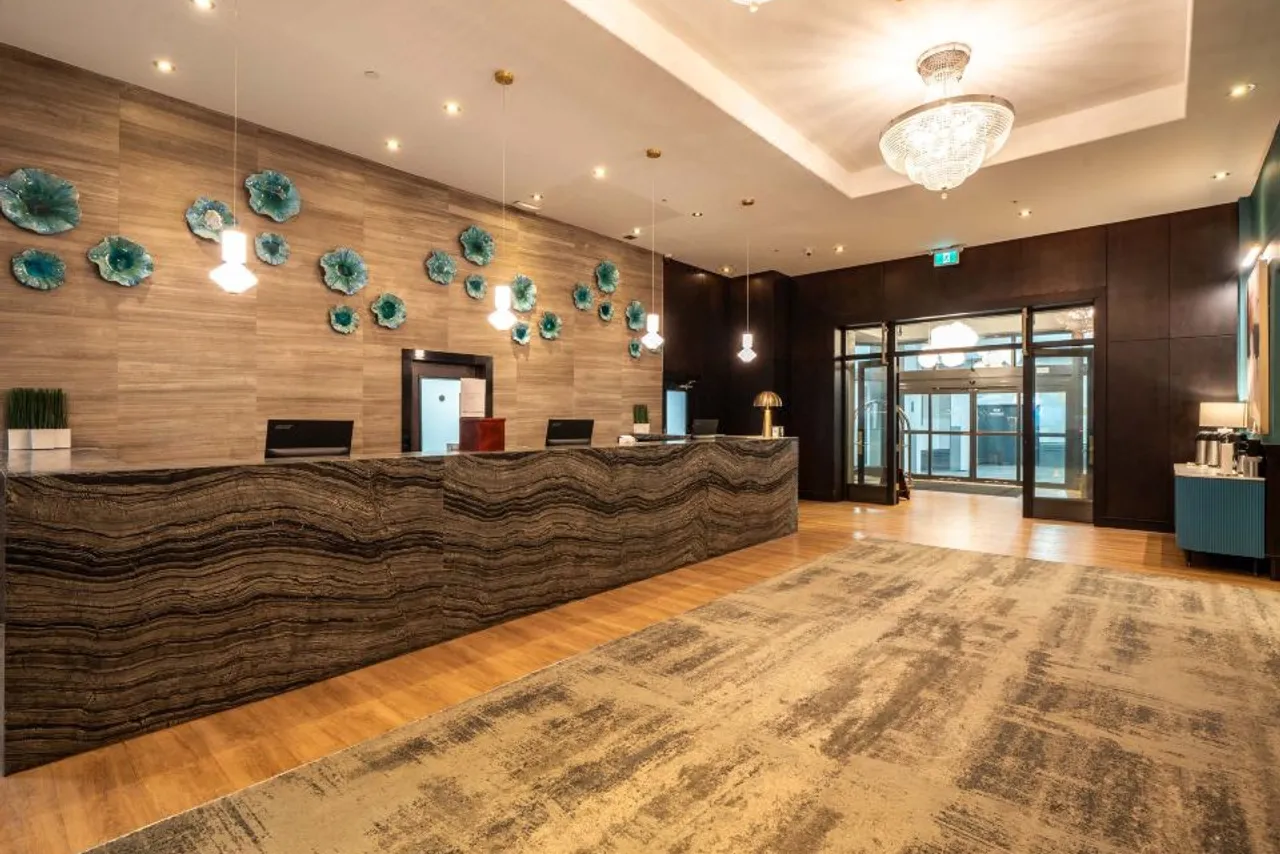 Sandman Signature Vancouver Downtown Hotel — rooms and atmosphere