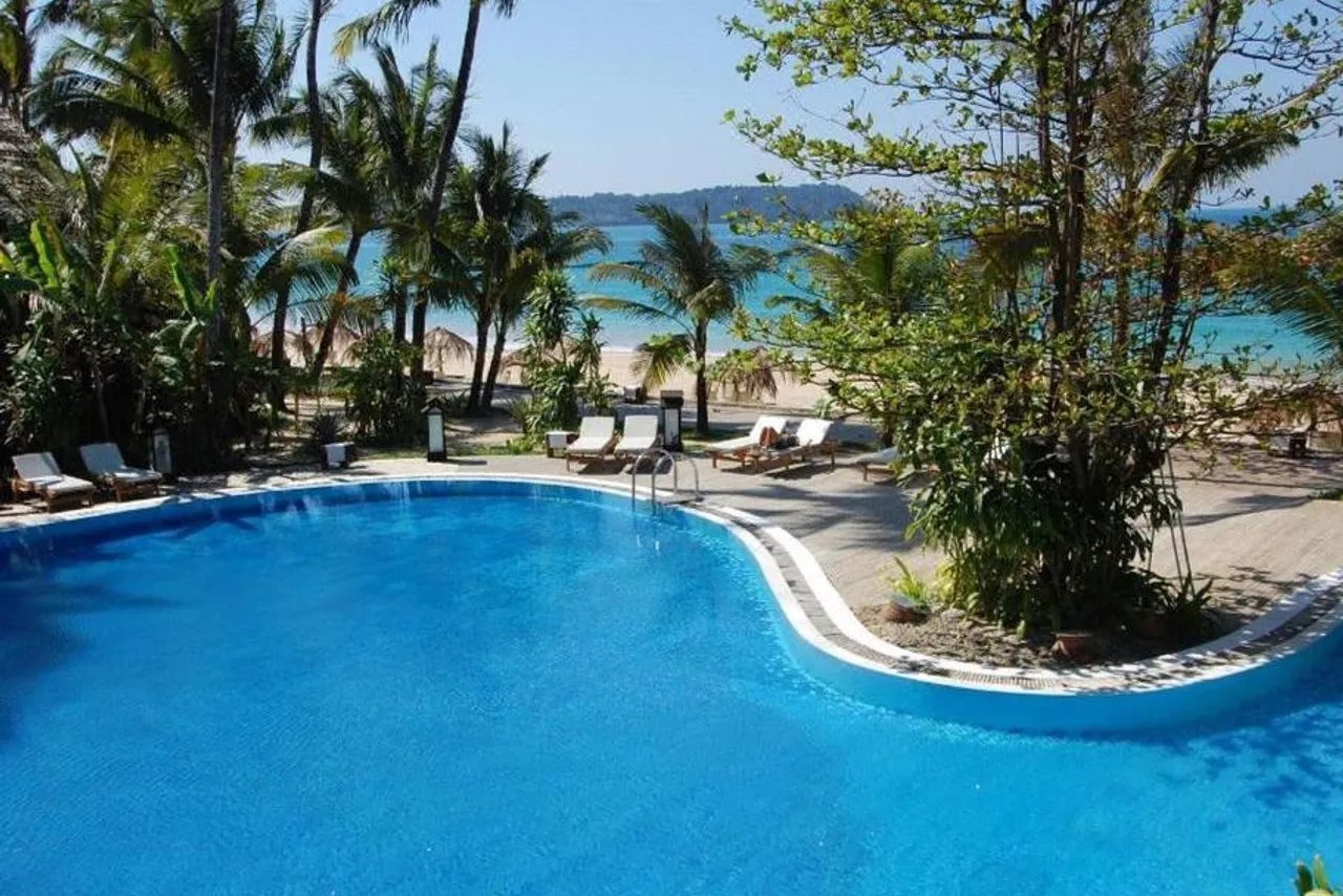 Sandoway Resort — rooms and atmosphere