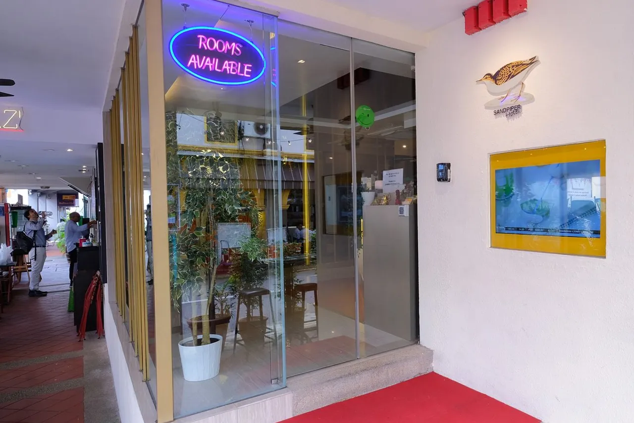 Sandpiper Hotel — rooms and atmosphere