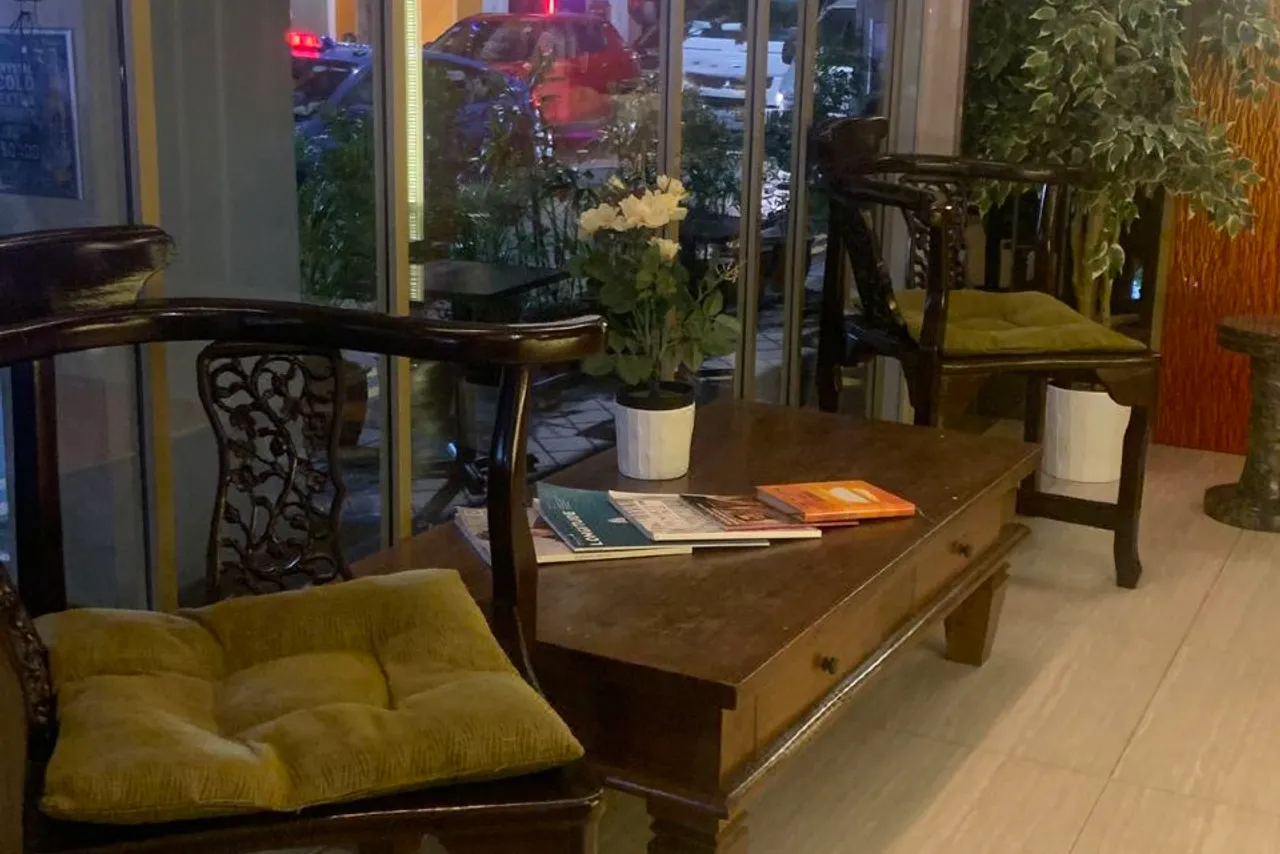 Sandpiper Hotel — rooms and atmosphere