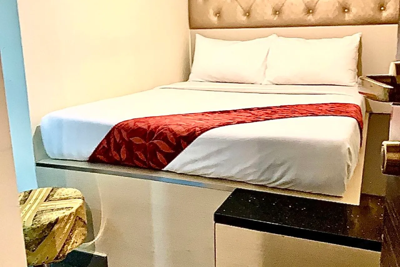 Sandpiper Hotel — rooms and atmosphere