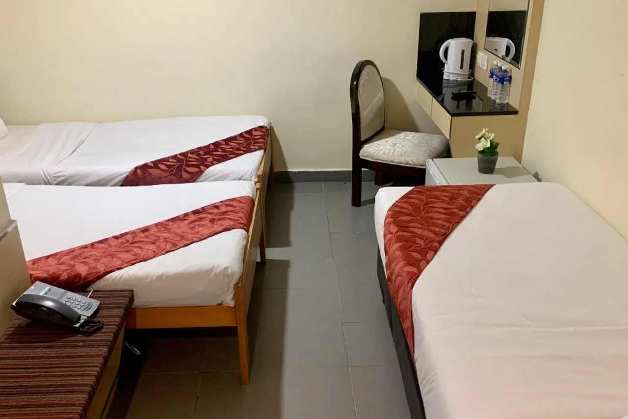 Sandpiper Hotel — rooms and atmosphere