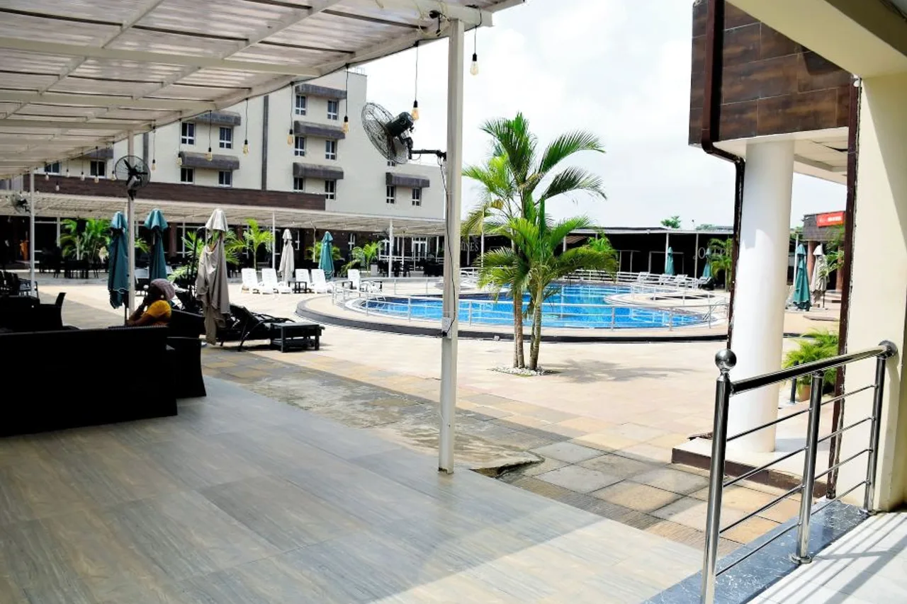 Sandralia Hotel — ภาพห้องพักและบรรยากาศ