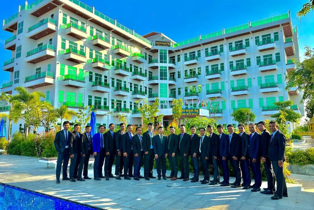 Sangkahak Mith Hotel — rooms and atmosphere