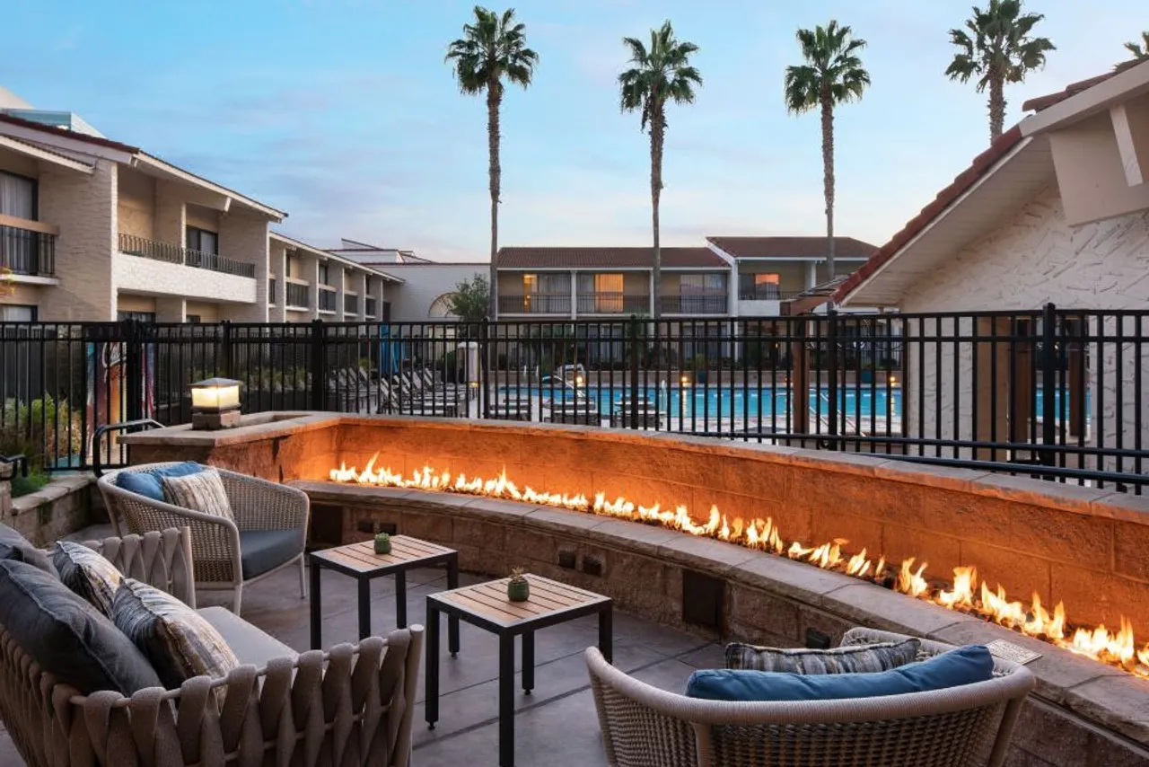 Santa Clara Marriott — rooms and atmosphere