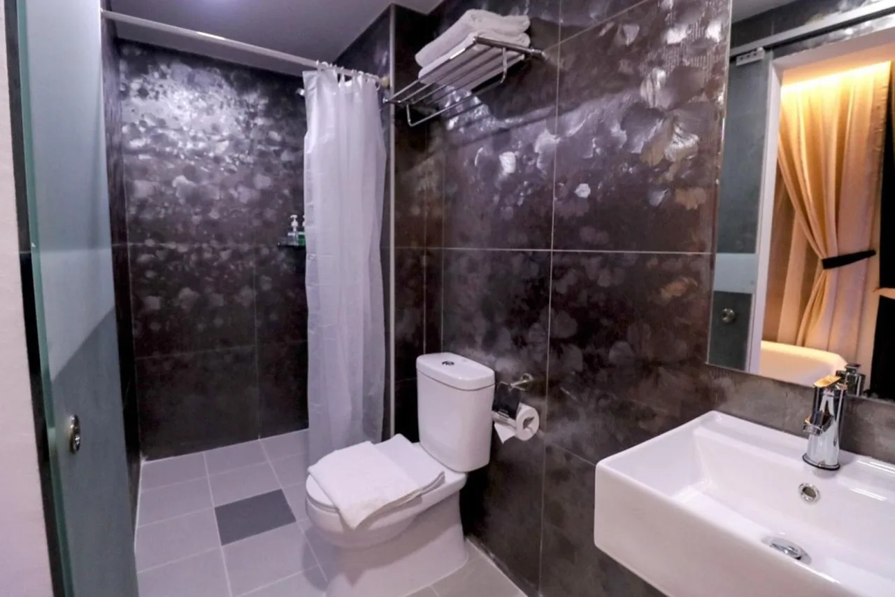Santa Grand Hotel Lai Chun Yuen — rooms and atmosphere