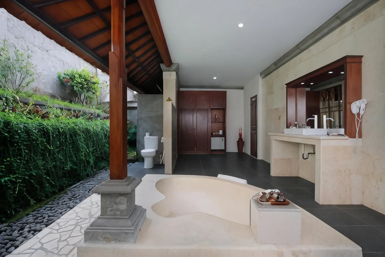 Santi Mandala Villa & Spa — rooms and atmosphere