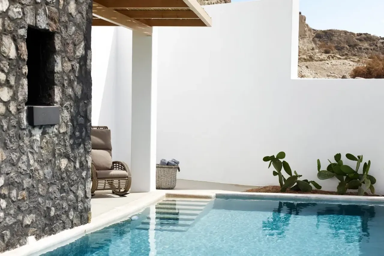 Santo Maris Oia Luxury Suites & Spa — rooms and atmosphere