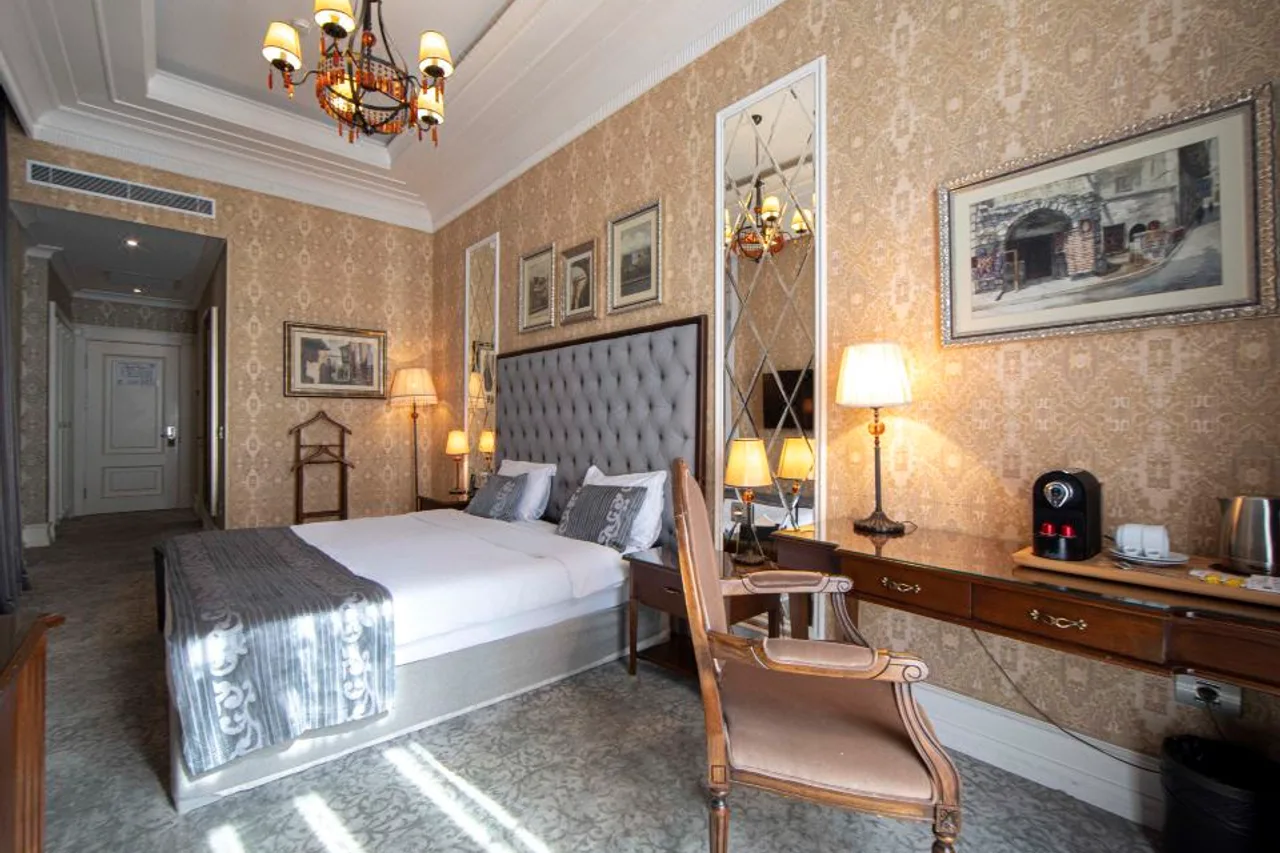 Sapphire City Hotel — rooms and atmosphere