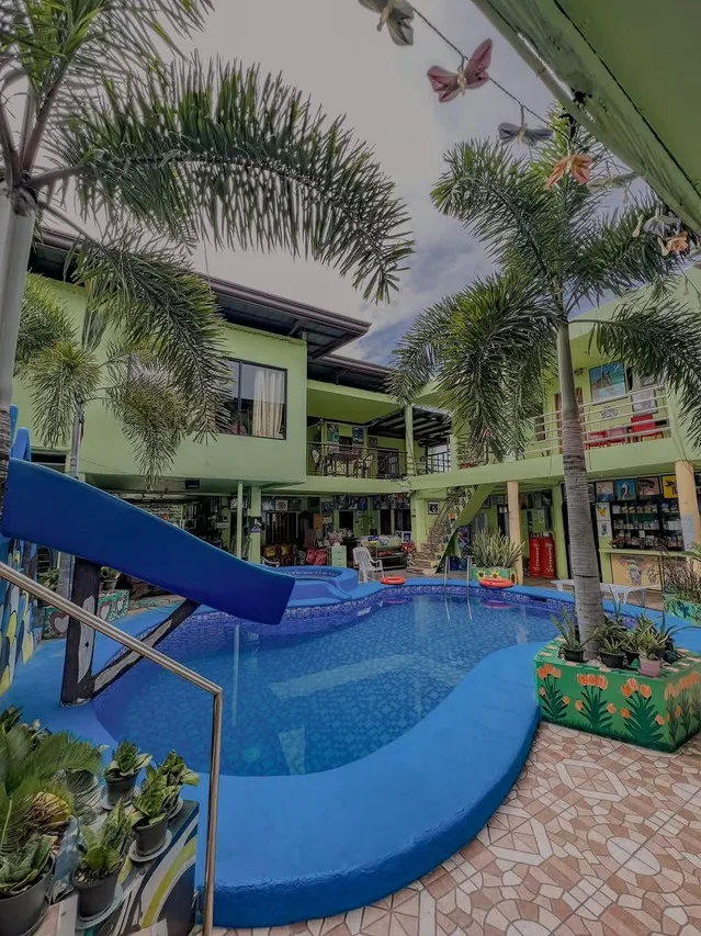 Sascha's Resort Oslob — rooms and atmosphere