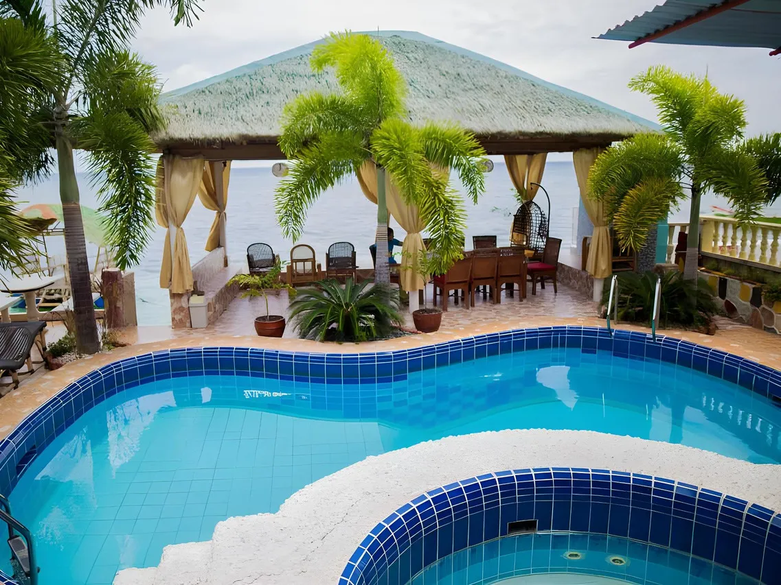Sascha's Resort Oslob — rooms and atmosphere