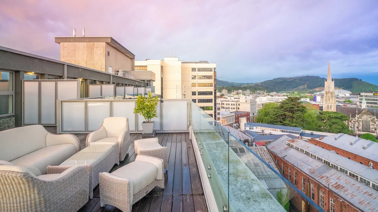 Scenic Hotel Dunedin City — rooms and atmosphere