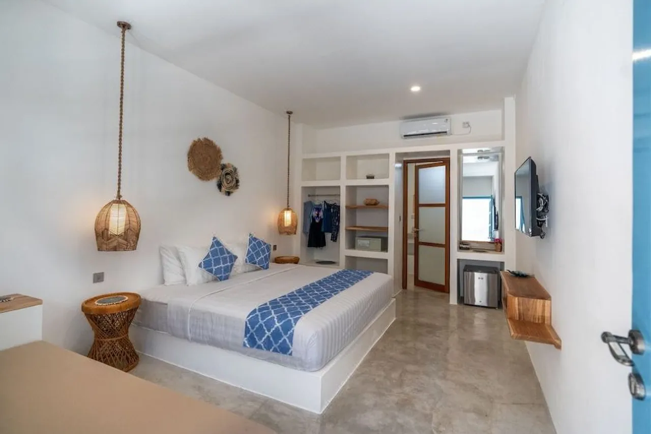 Seaesta Komodo Hotel & Hostel — rooms and atmosphere