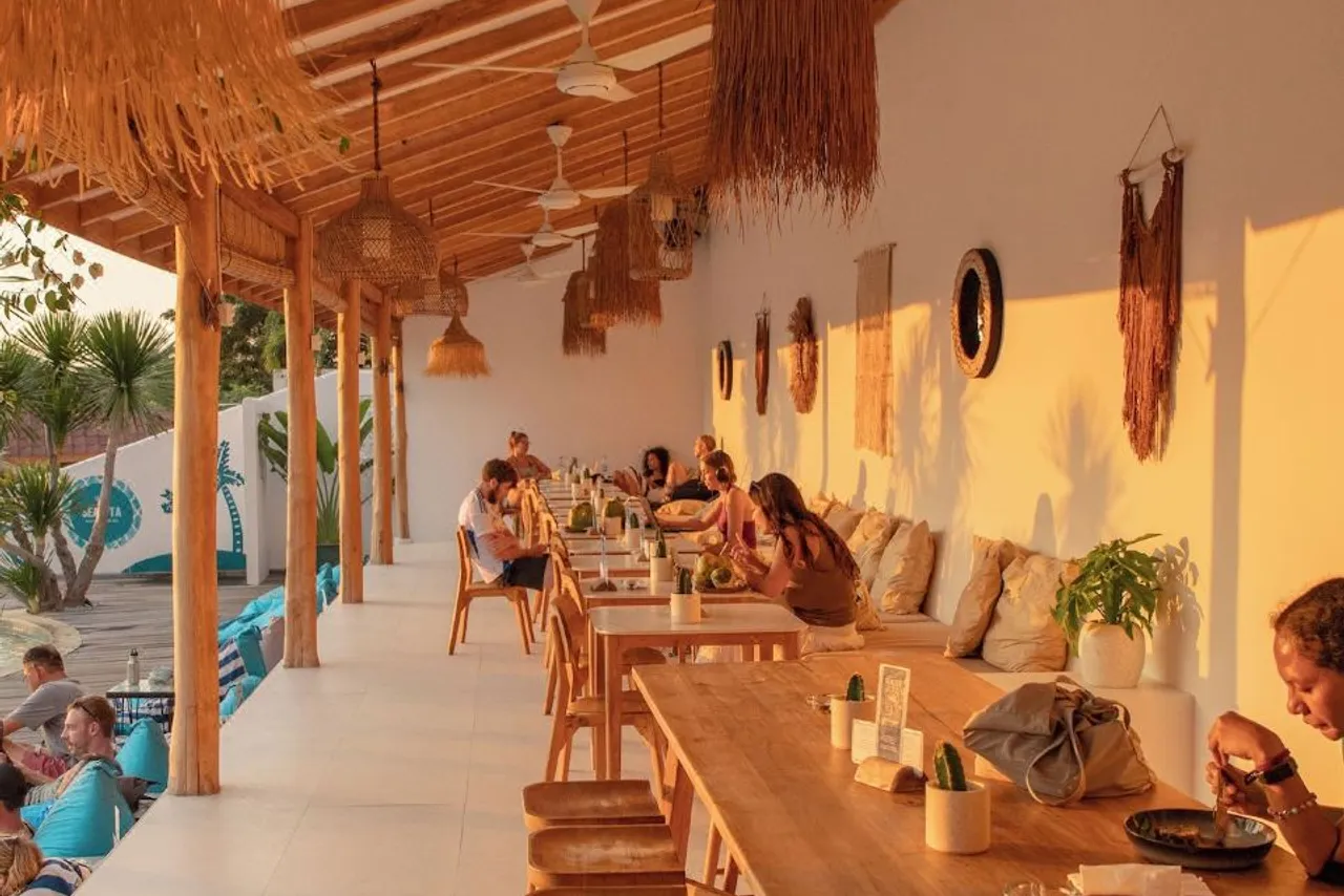 Seaesta Komodo Hotel & Hostel — rooms and atmosphere
