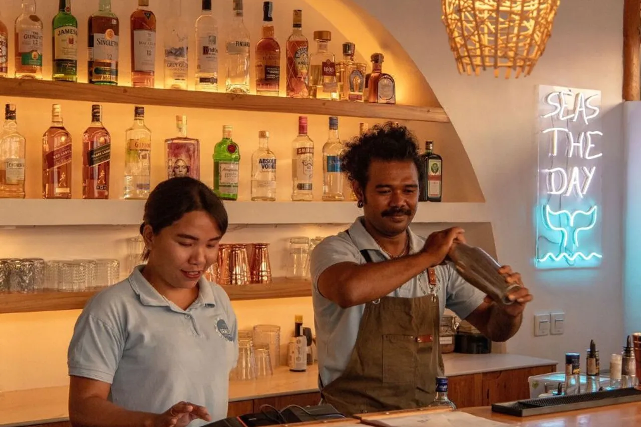 Seaesta Komodo Hotel & Hostel — rooms and atmosphere