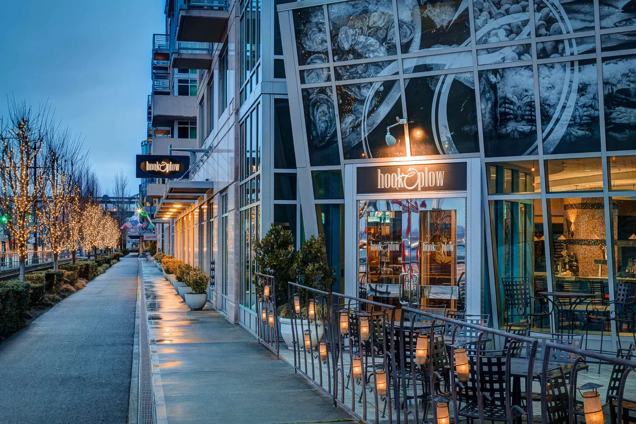 Seattle Marriott Waterfront — rooms and atmosphere