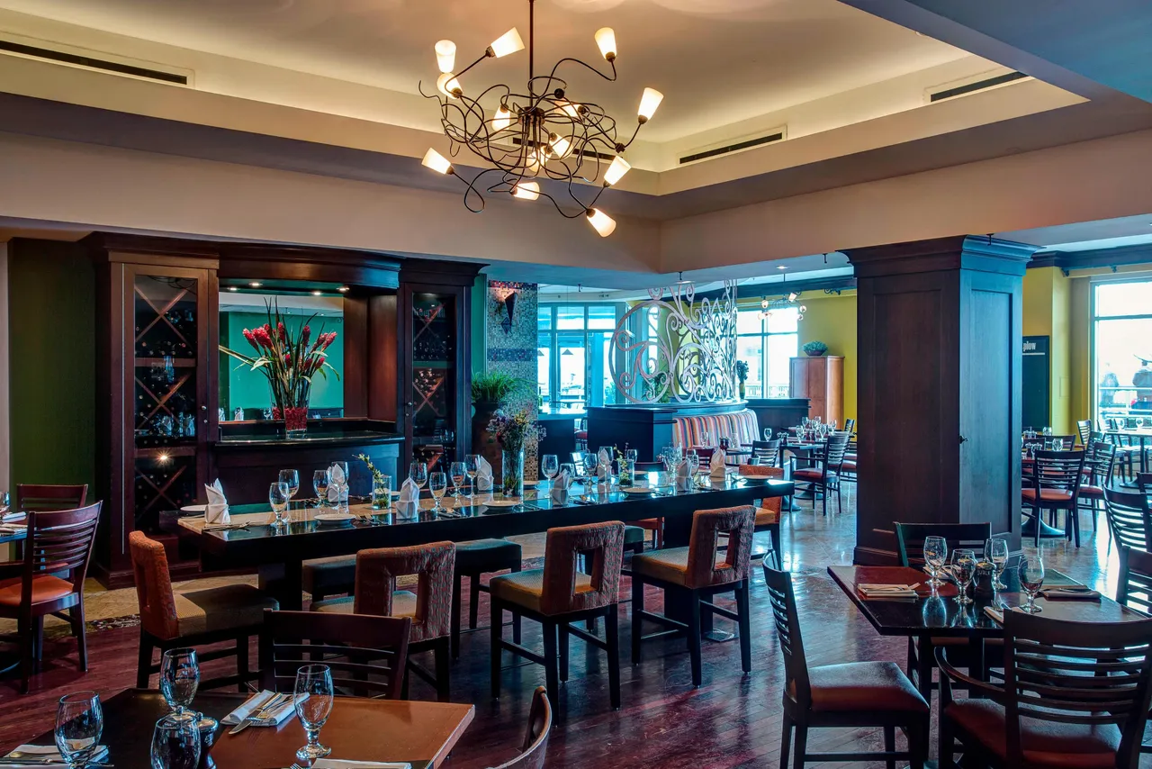 Seattle Marriott Waterfront — rooms and atmosphere