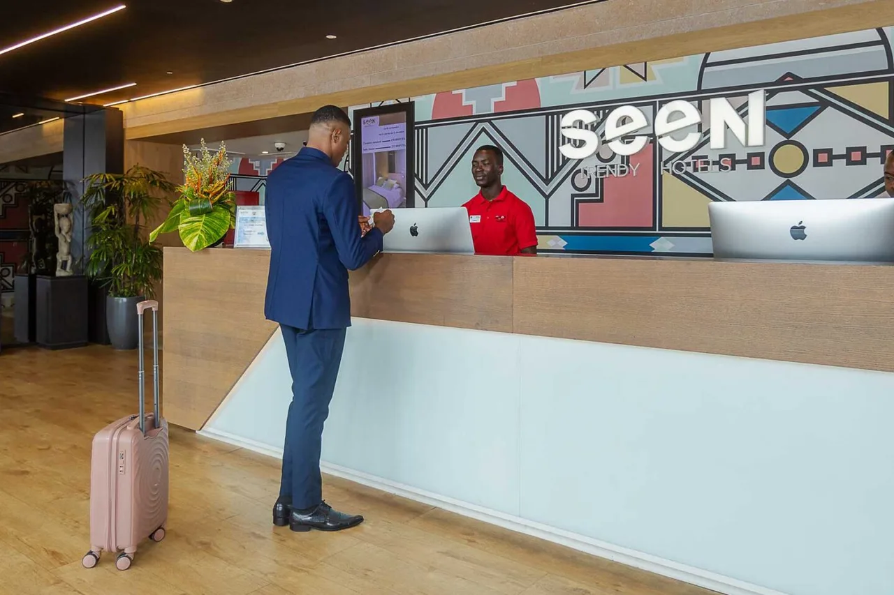 Seen Hotel Abidjan Plateau — rooms and atmosphere