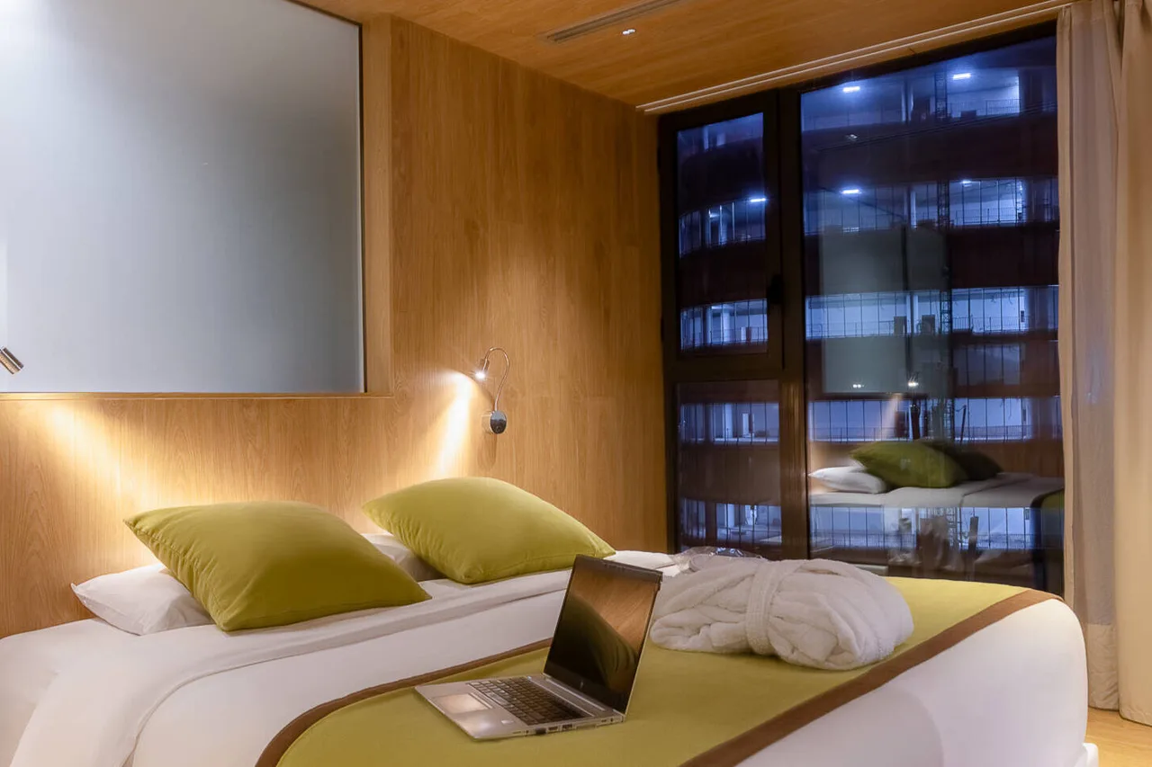 Seen Hotel Abidjan Plateau — rooms and atmosphere