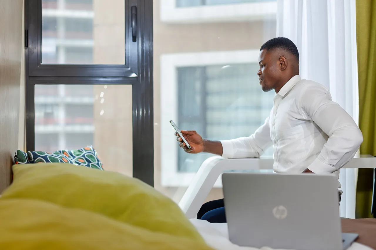 Seen Hotel Abidjan Plateau — rooms and atmosphere