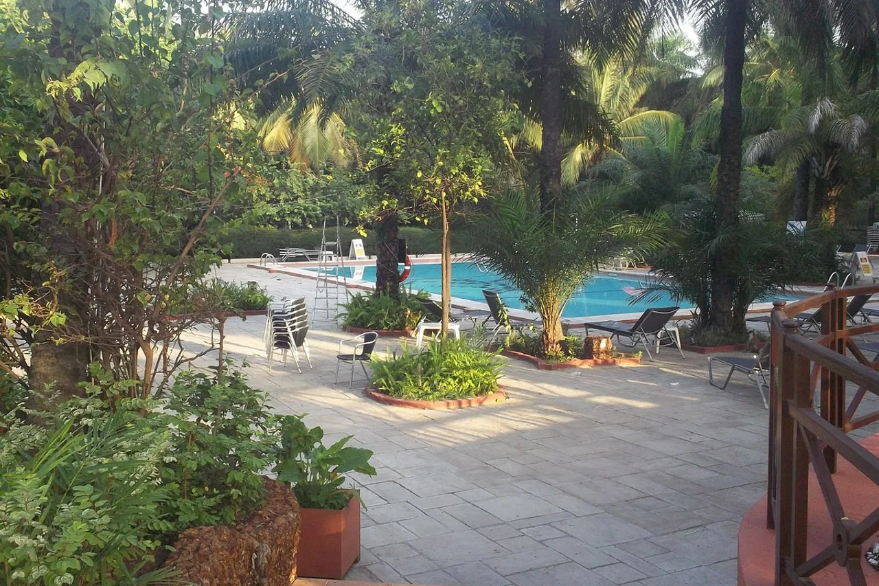 Senegambia Beach Hotel — rooms and atmosphere