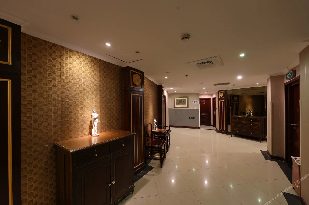 Seventh Heaven Hotel — rooms and atmosphere