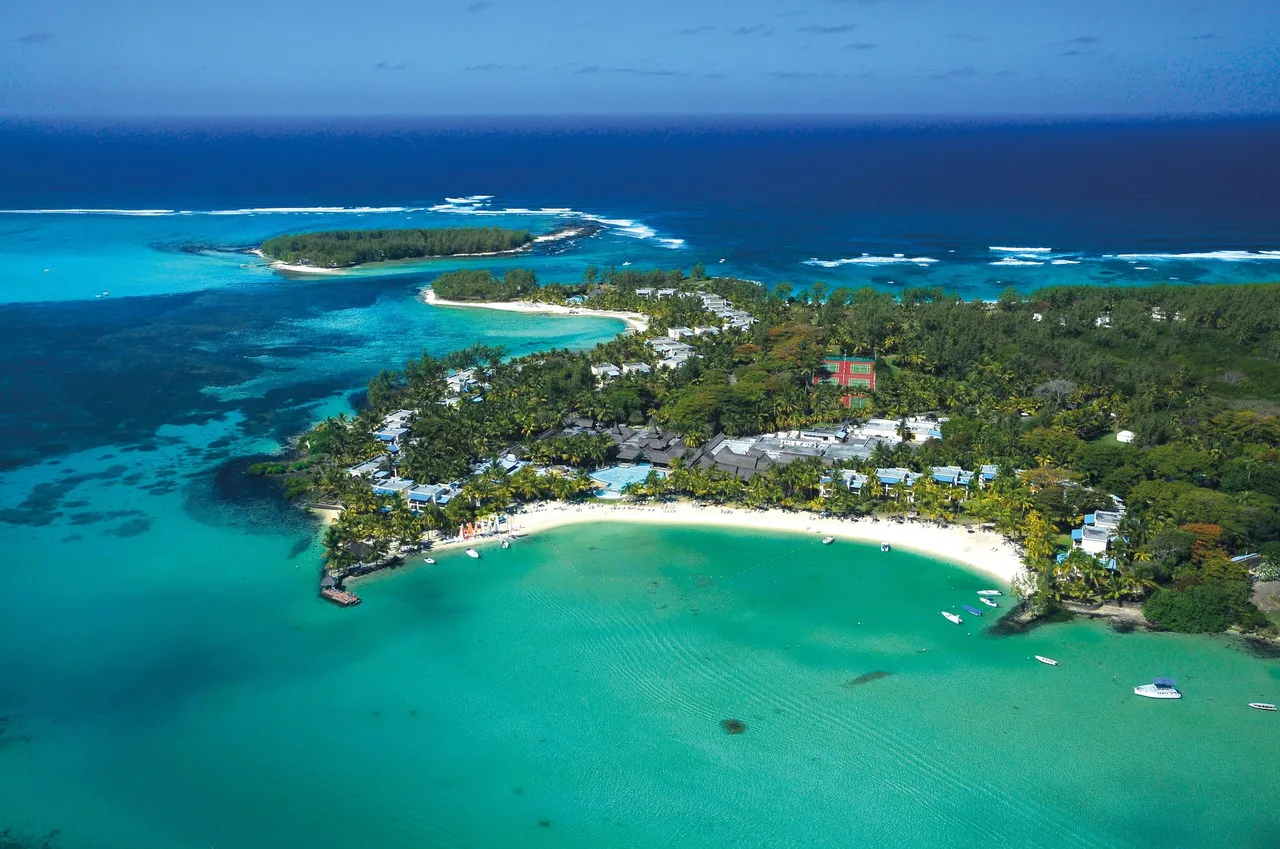 Shandrani Beachcomber Resort & Spa — rooms and atmosphere