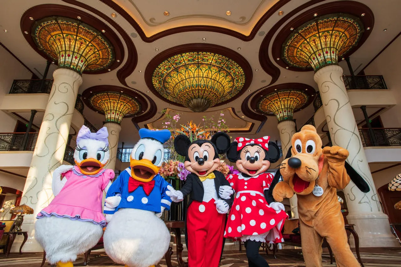 Shanghai Disneyland Hotel — rooms and atmosphere