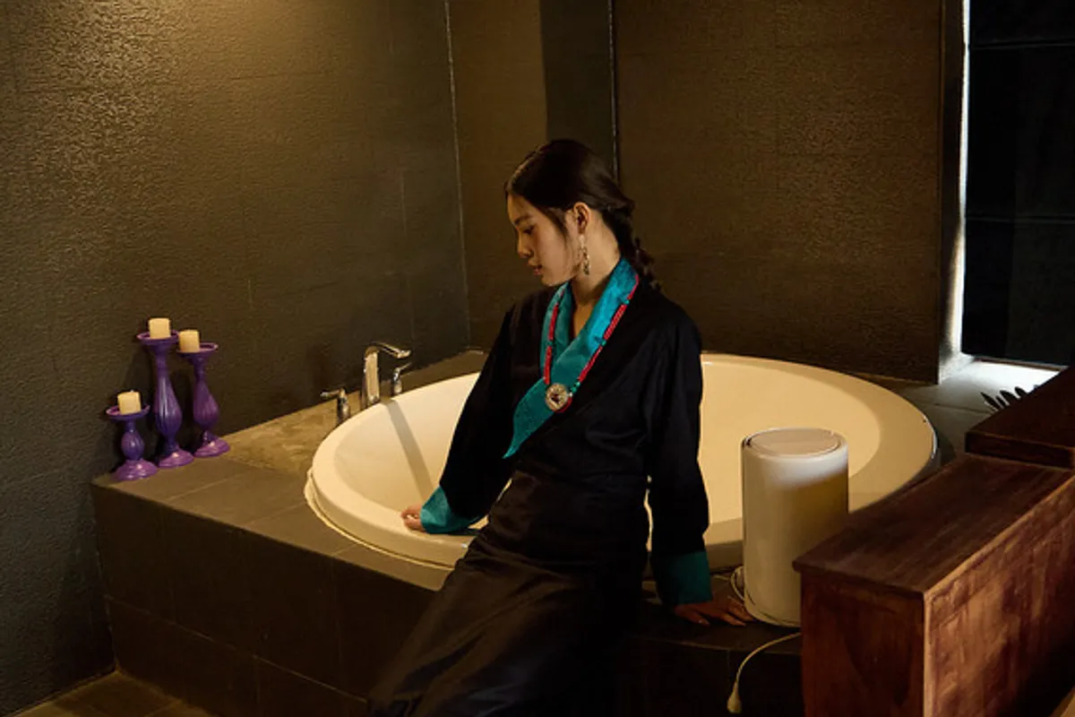 Shangri-La Moon Boutique Hotel — rooms and atmosphere