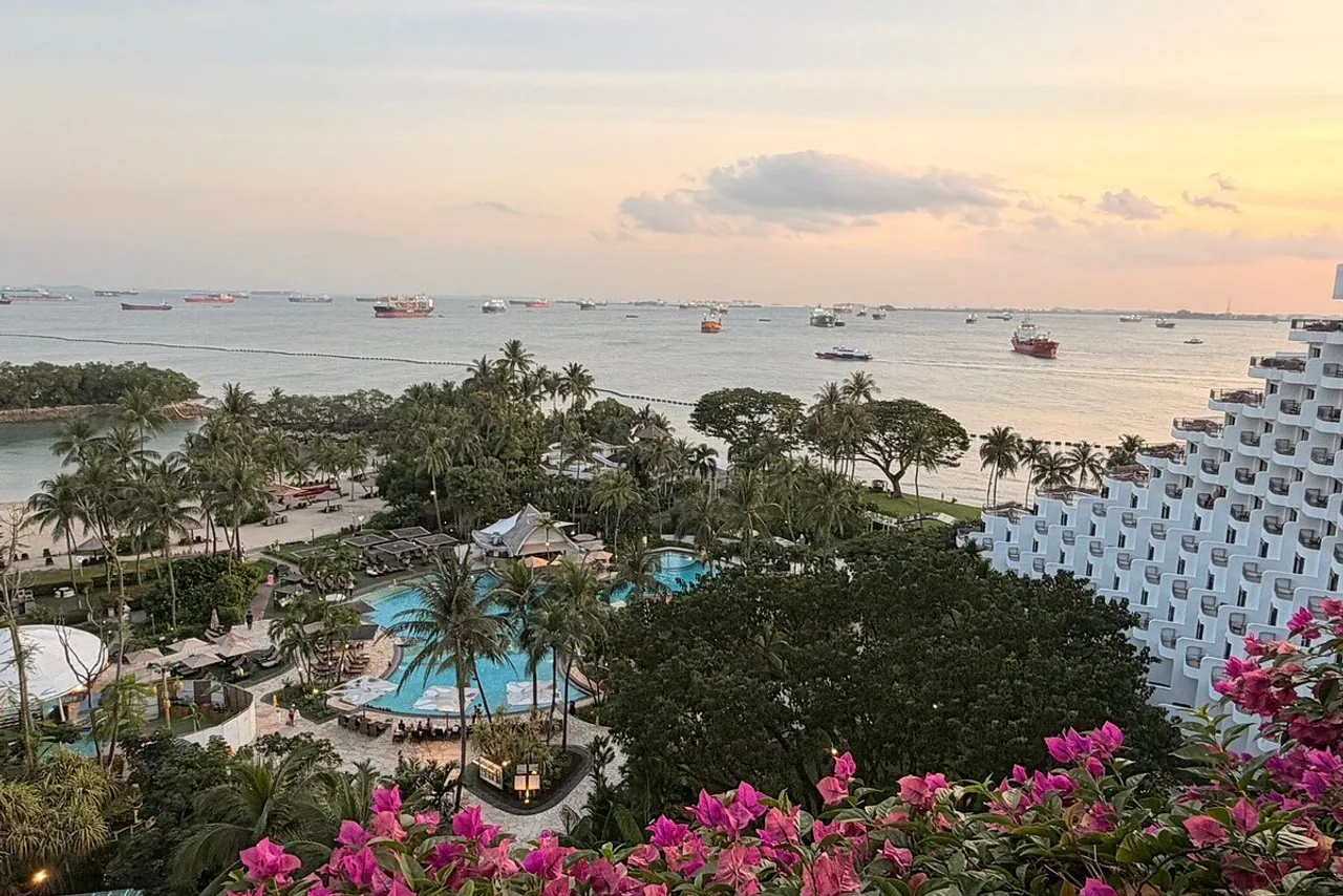 Shangri-La Rasa Sentosa, Singapore — rooms and atmosphere