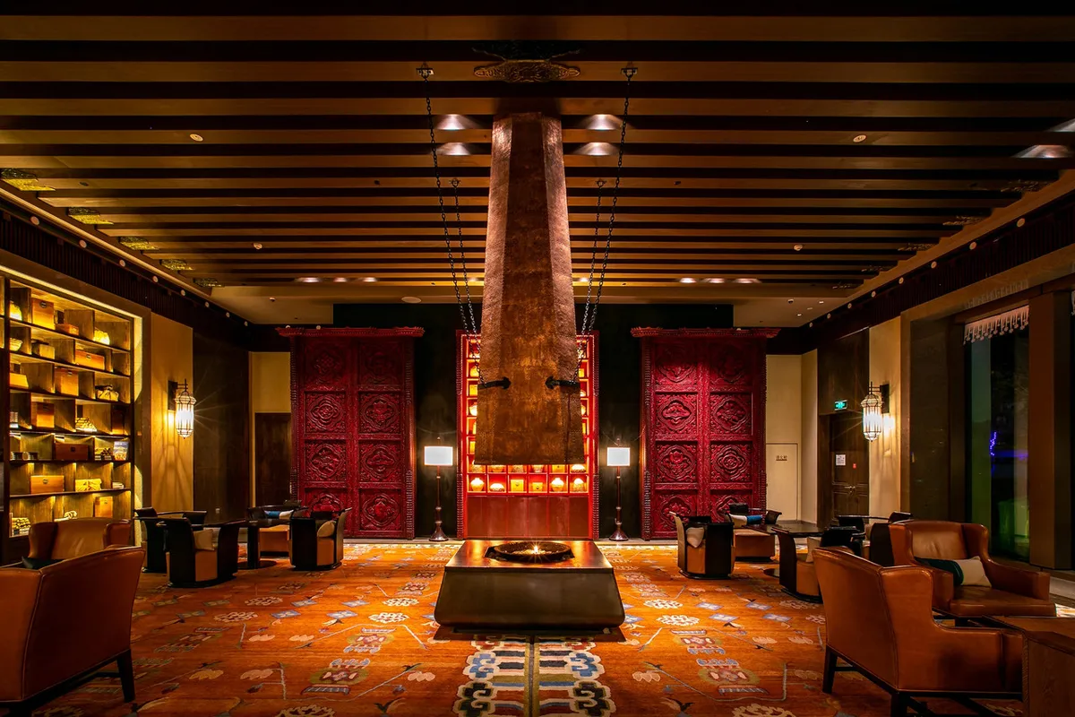 Shangri-La Resort, Shangri-La — rooms and atmosphere