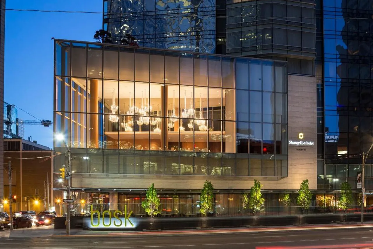 Shangri-La Toronto — rooms and atmosphere