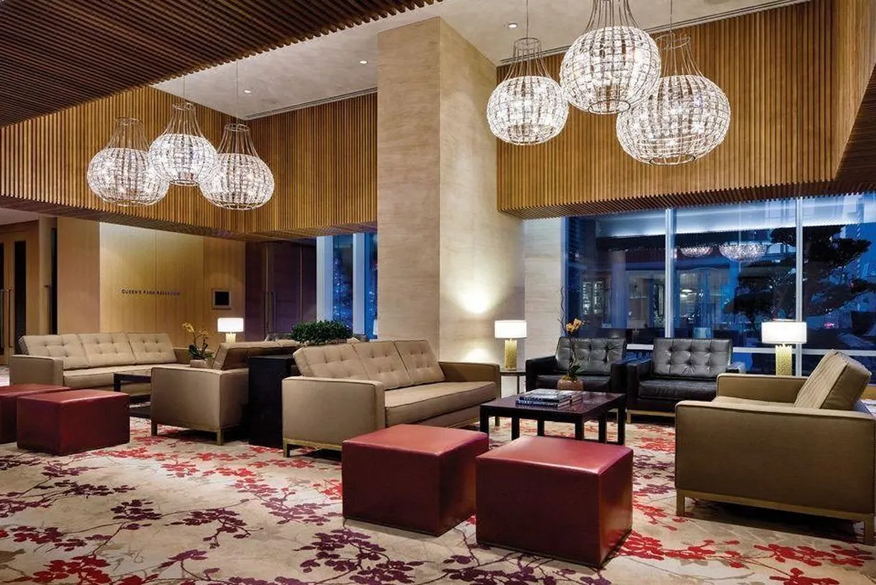 Shangri-La Toronto — rooms and atmosphere