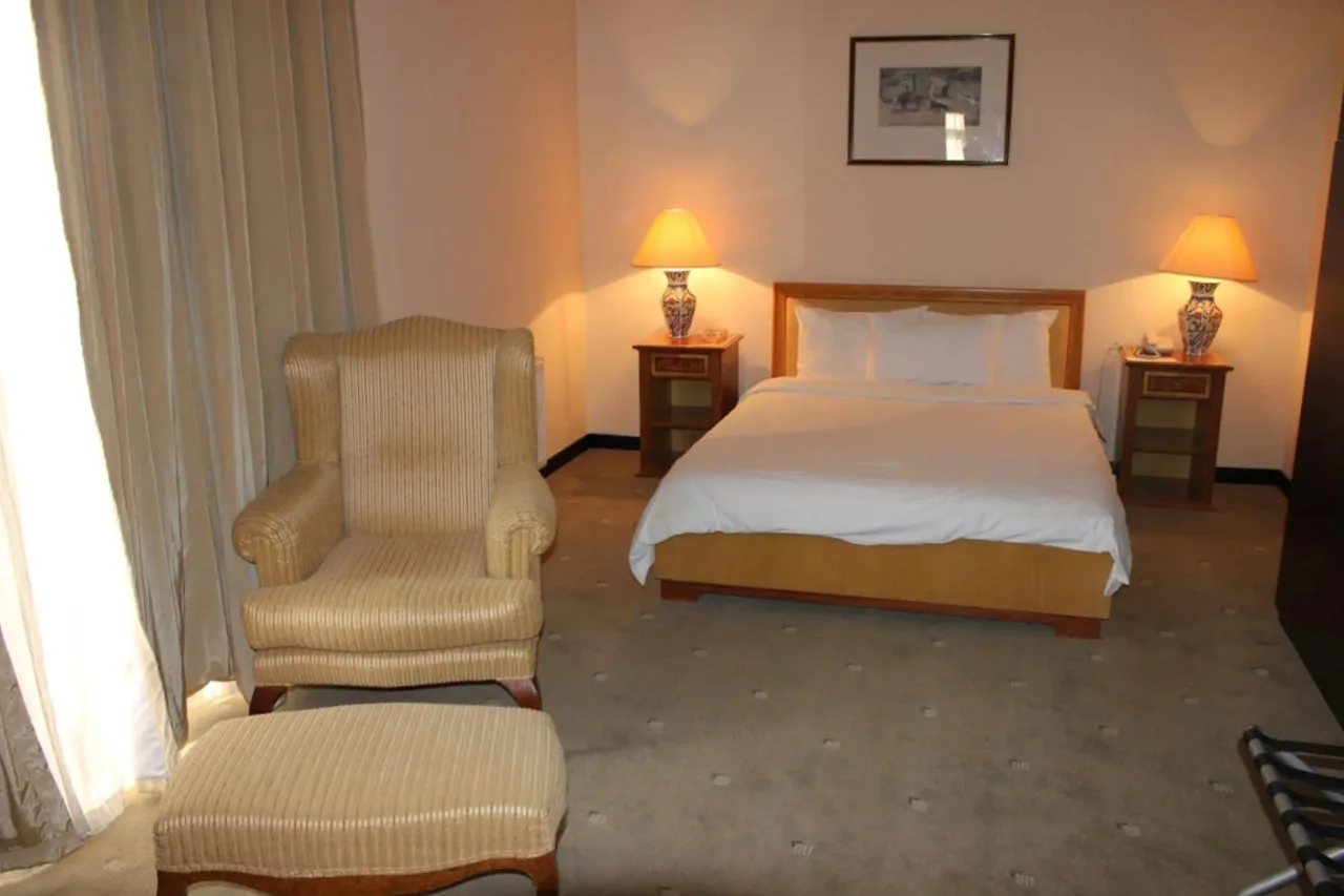Sheki Saray Hotel — ภาพห้องพักและบรรยากาศ