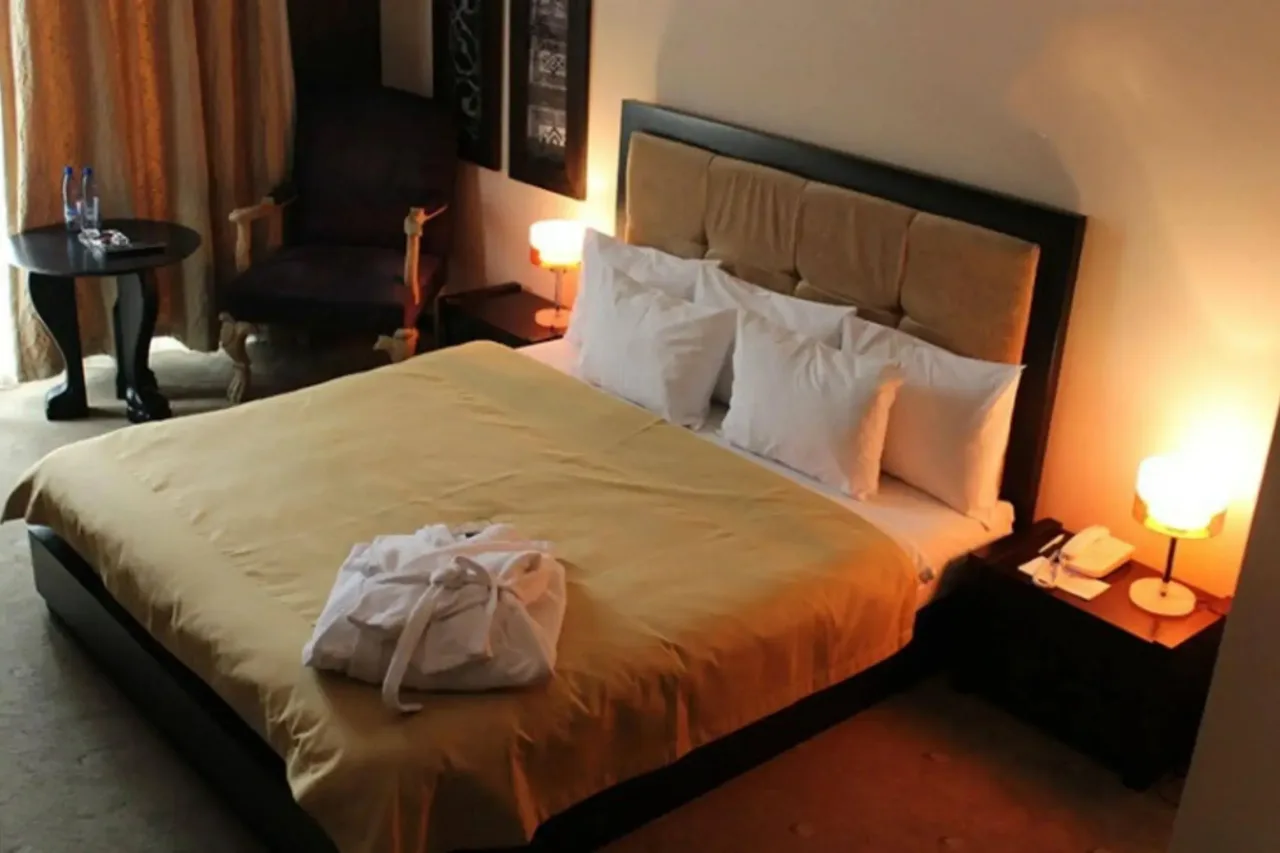 Sheki Saray Hotel — ภาพห้องพักและบรรยากาศ