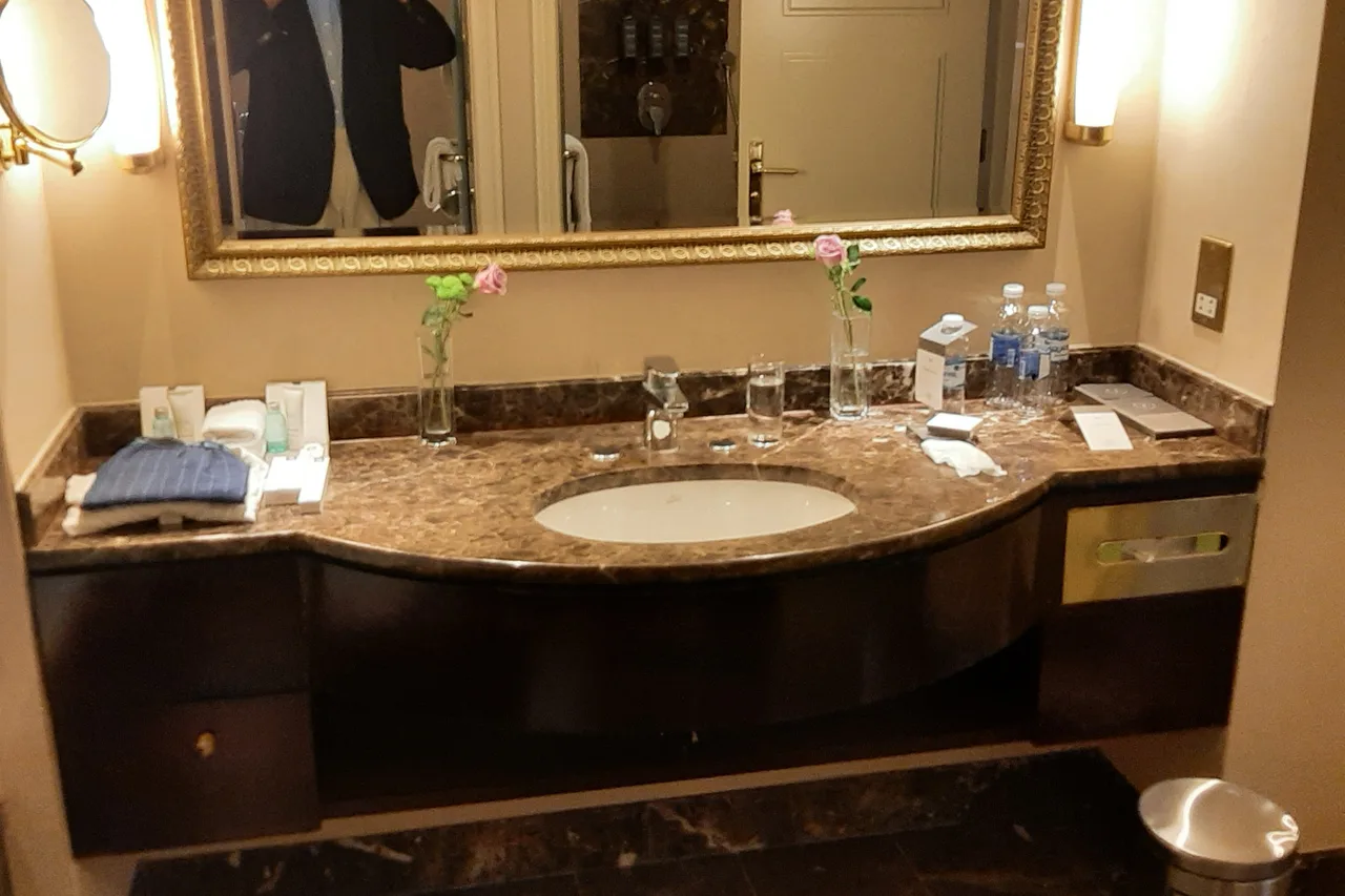 Sheraton Amman Al Nabil Hotel — rooms and atmosphere