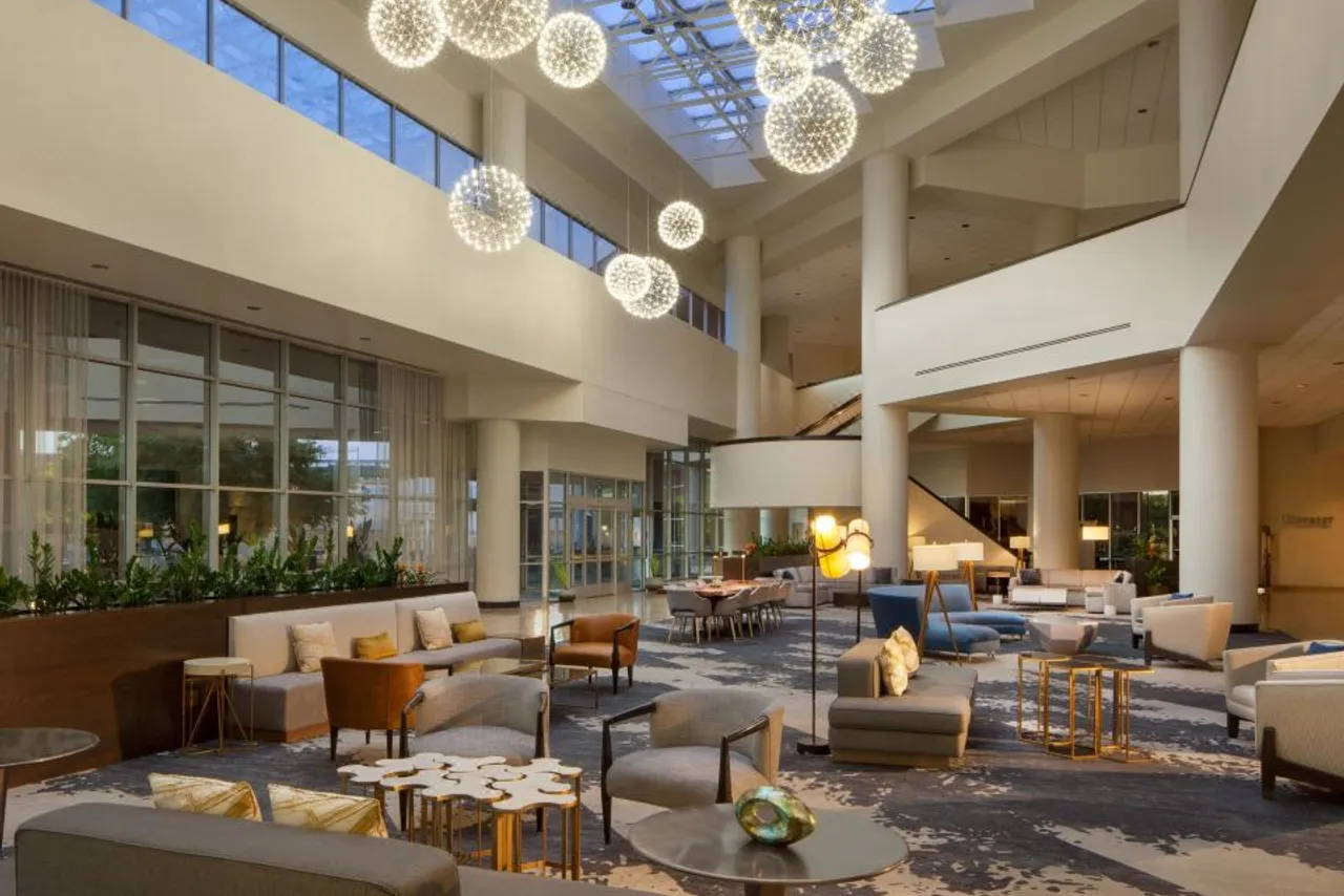 Sheraton Arlington Hotel — rooms and atmosphere