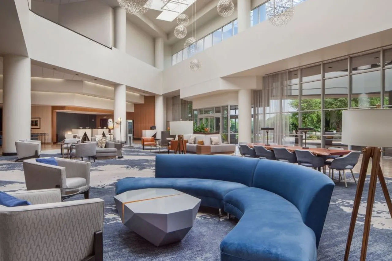 Sheraton Arlington Hotel — rooms and atmosphere