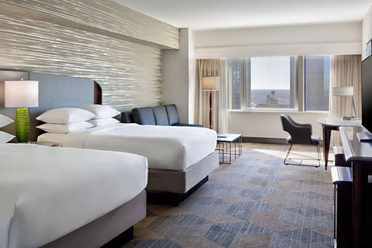 Sheraton Dallas Hotel — rooms and atmosphere
