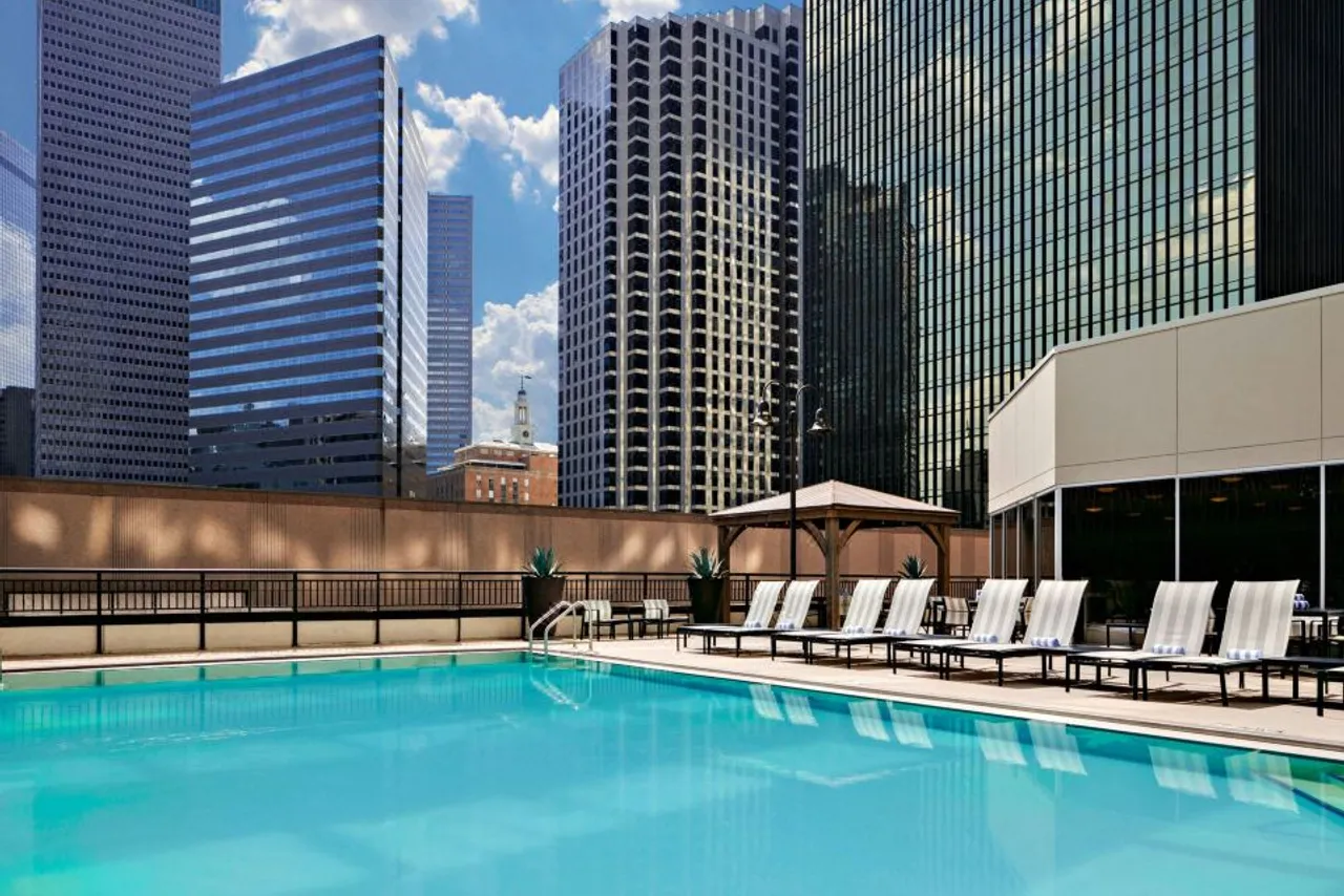 Sheraton Dallas Hotel — rooms and atmosphere