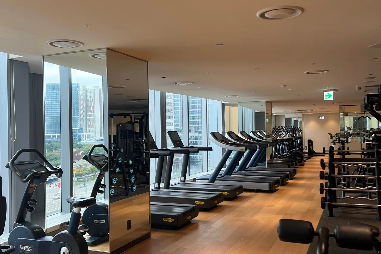 Sheraton Grand Incheon Hotel — rooms and atmosphere