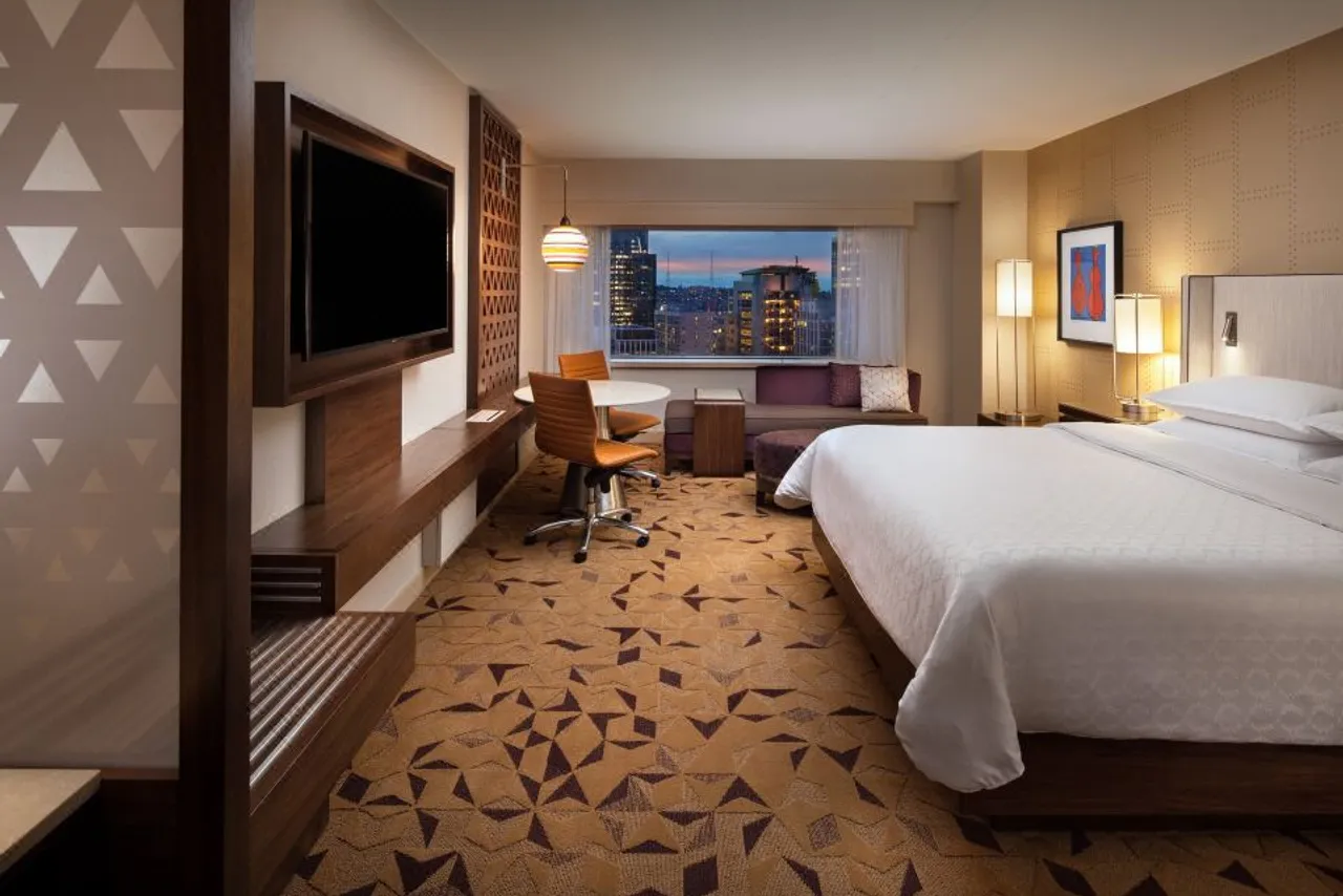 Sheraton Grand Seattle — rooms and atmosphere