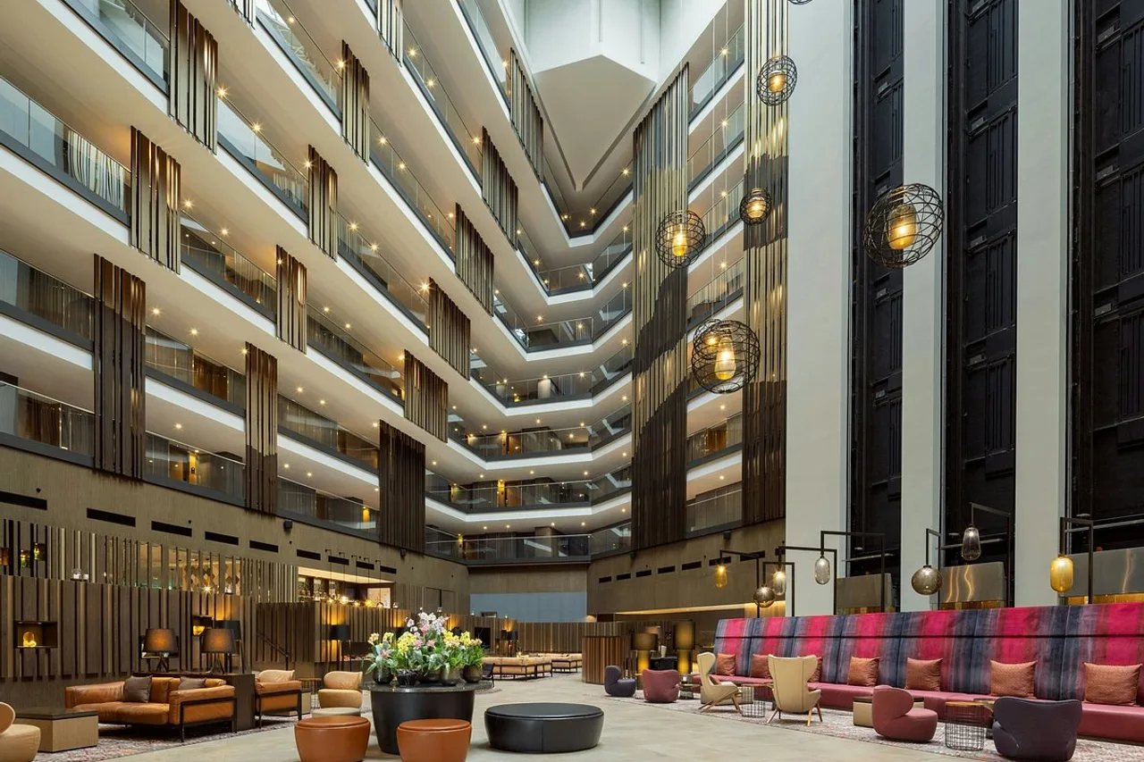 Sheraton Grand Tbilisi Metechi Palace — hotel
