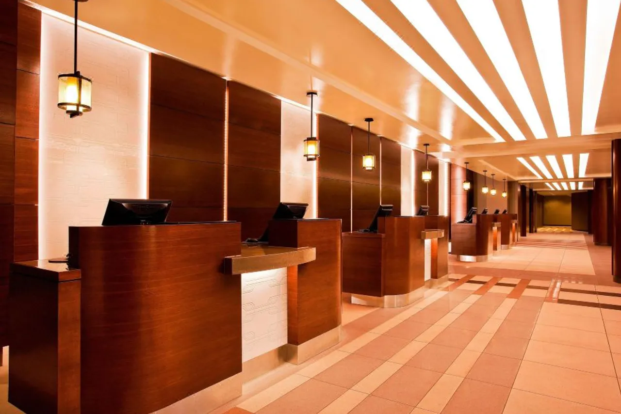 Sheraton Kansas City Hotel at Crown Center — rooms and atmosphere