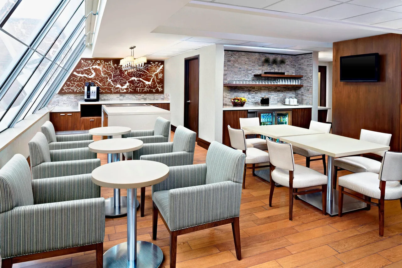 Sheraton Ottawa Hotel — rooms and atmosphere